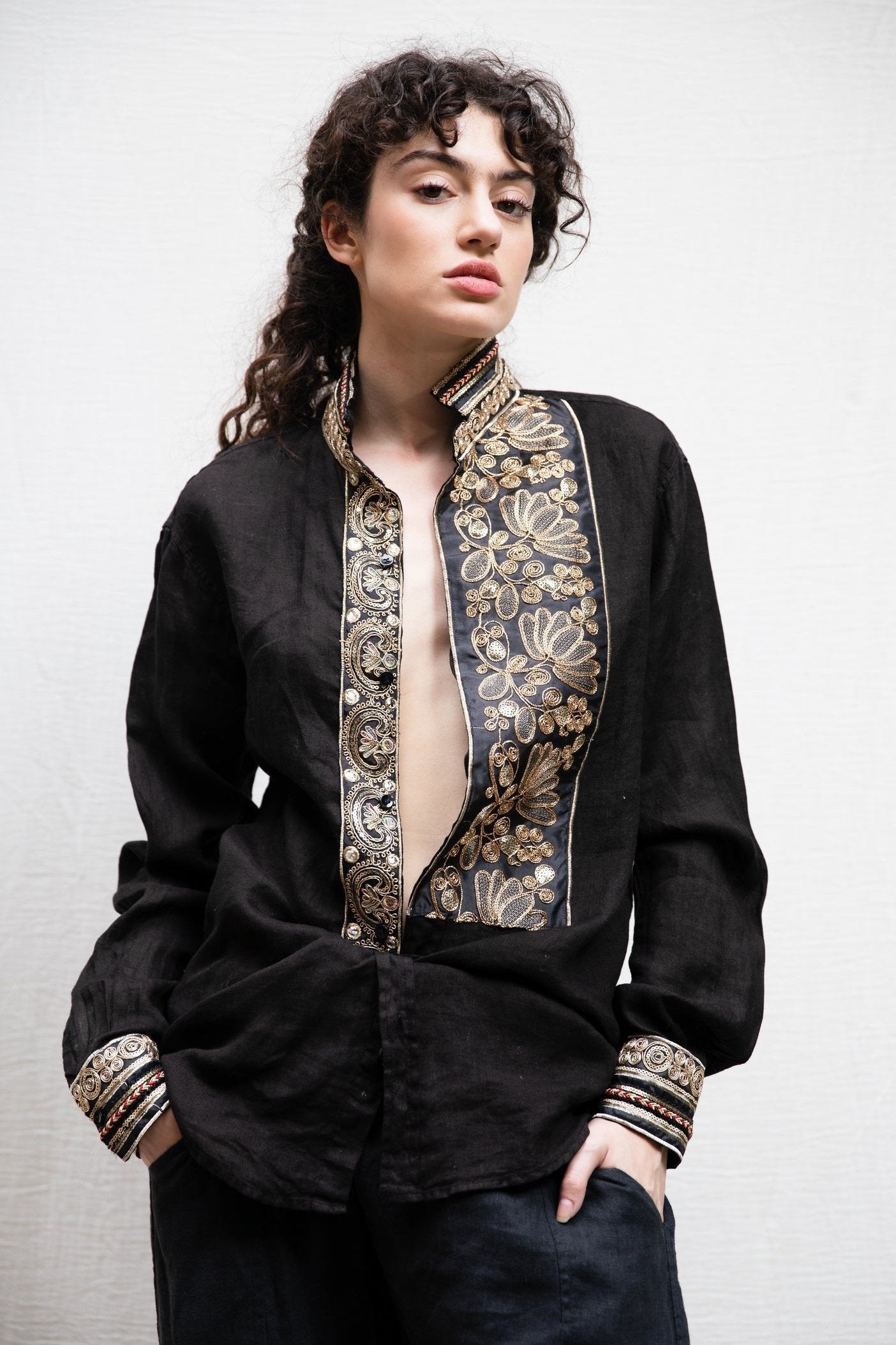 DSM.133 Black linen shirt with golden embroideries