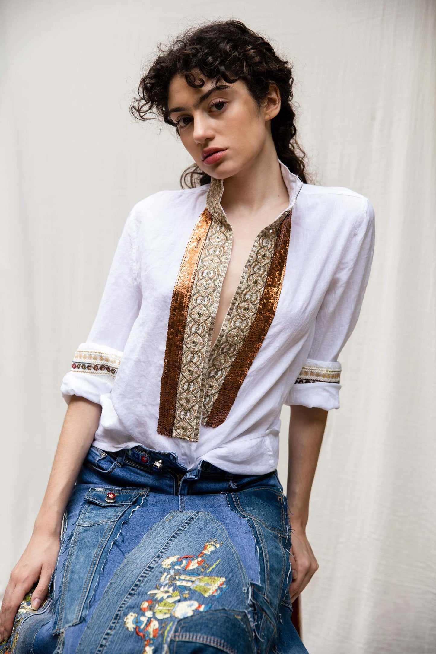 DSM.128 White linen shirt with golden sequin embroideries