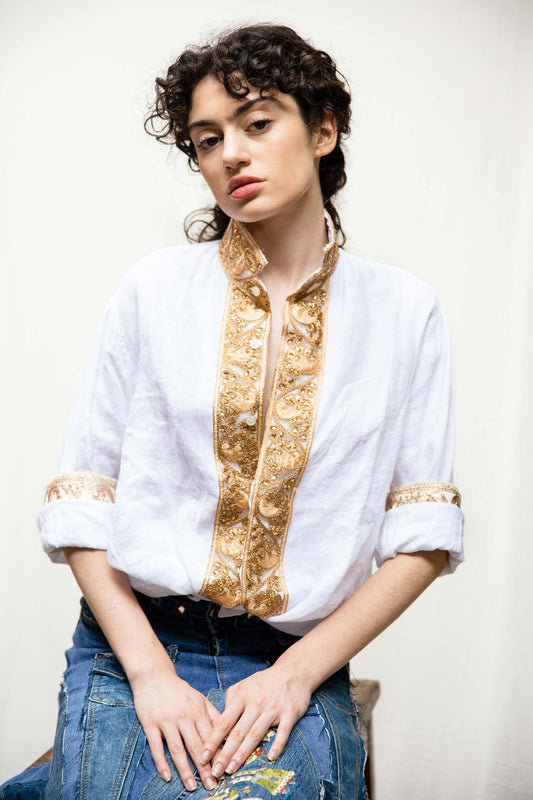 DSM.130 White linen shirt with golden embroideries