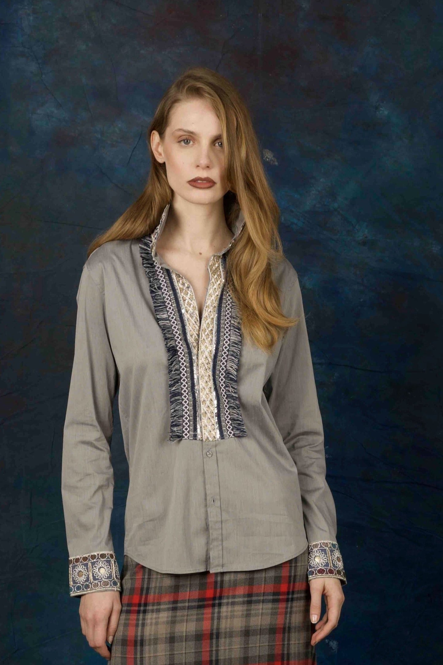 DSM.177 Grey cotton shirt with embroideries