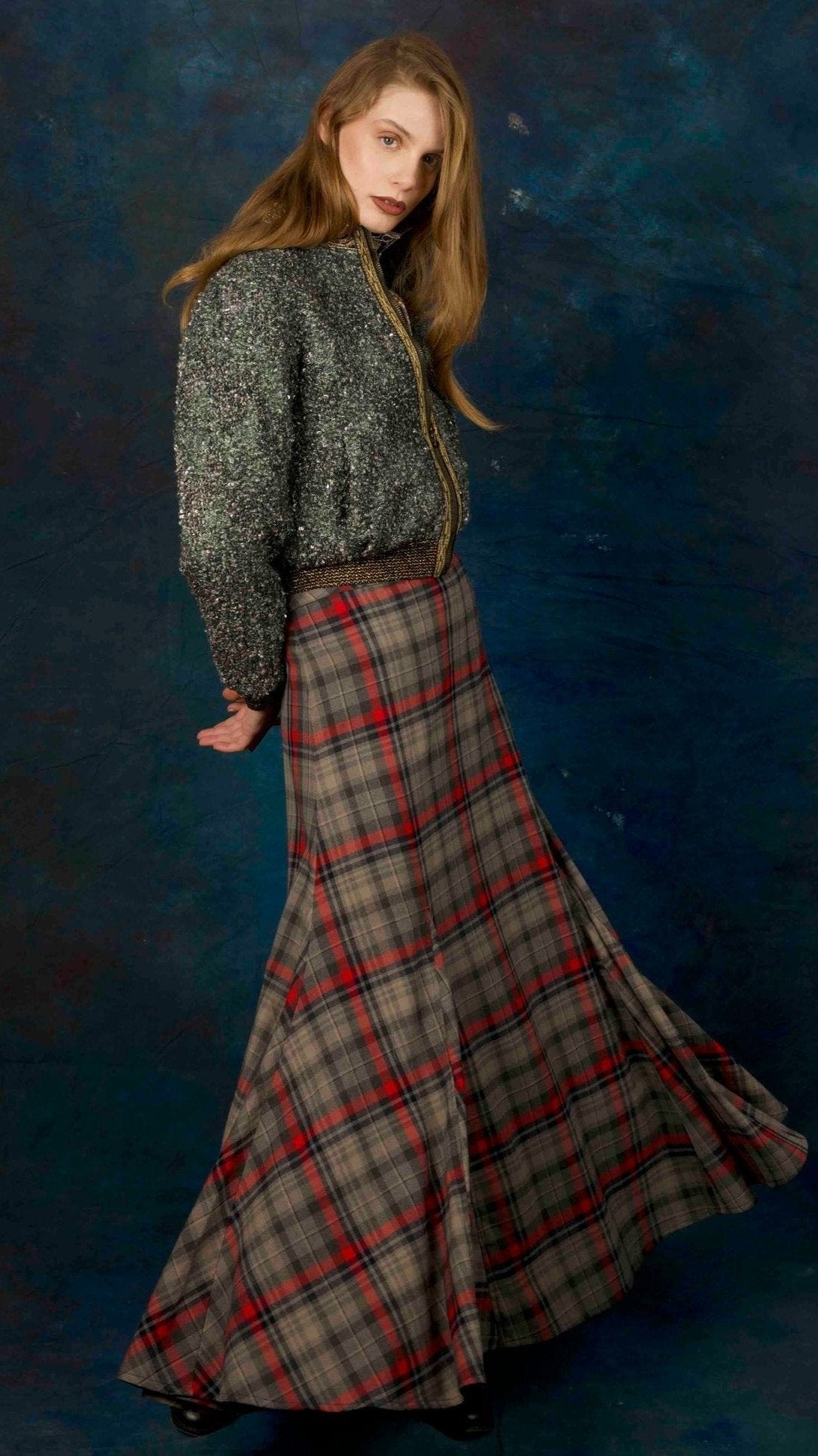 SK3. Grey-red wool tartan skirt