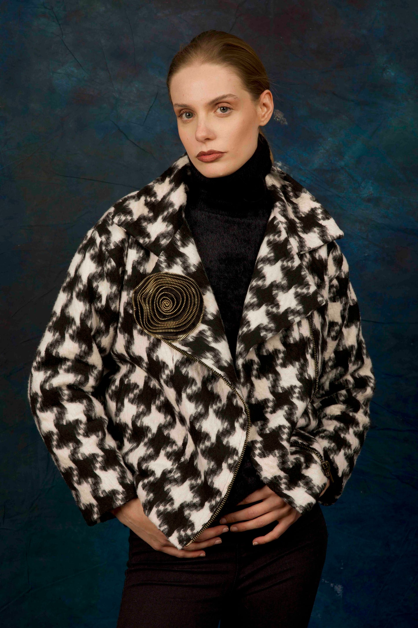 B.305 Wool jacket in black and white pied de pule pattern