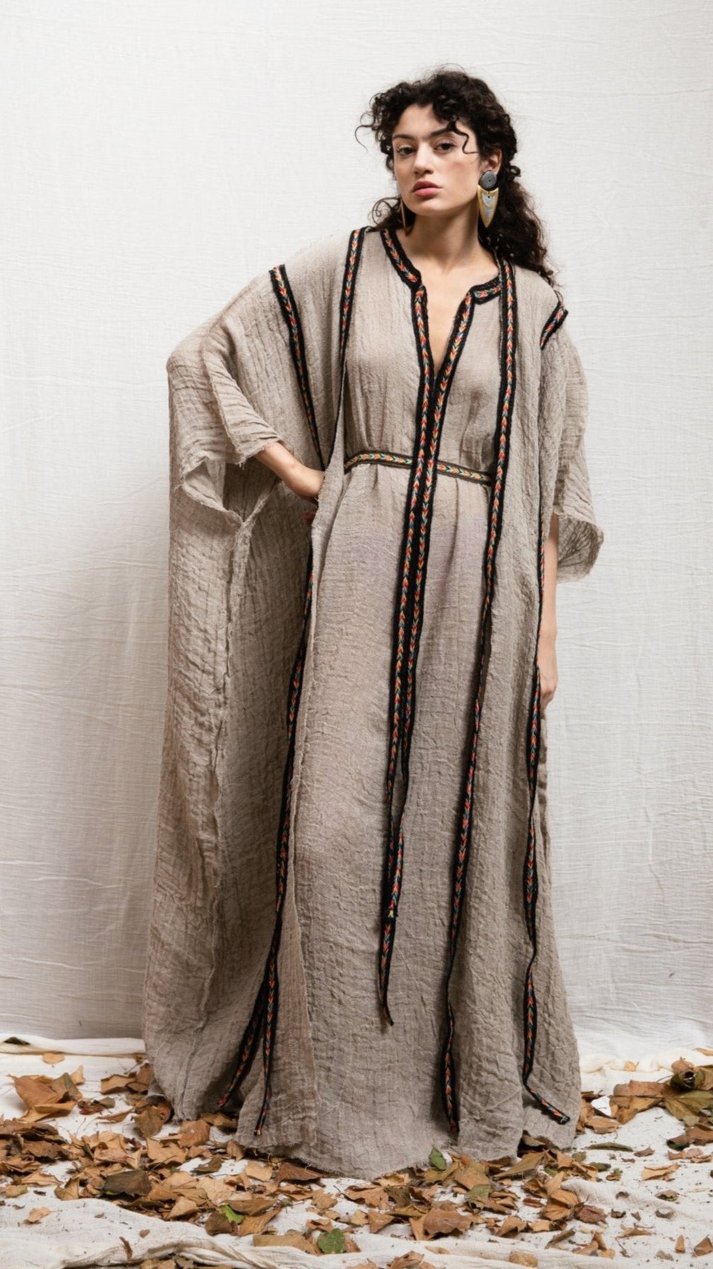 D.395 Natural beige linen open caftan with trims