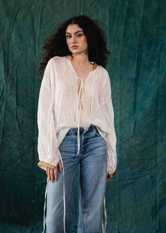 Flowing top made from 100% linen fabric