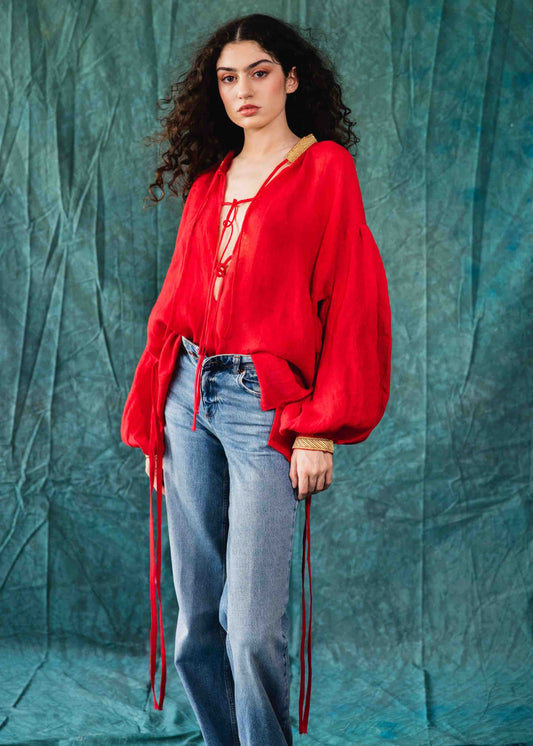 Flowing top made from linen fabric