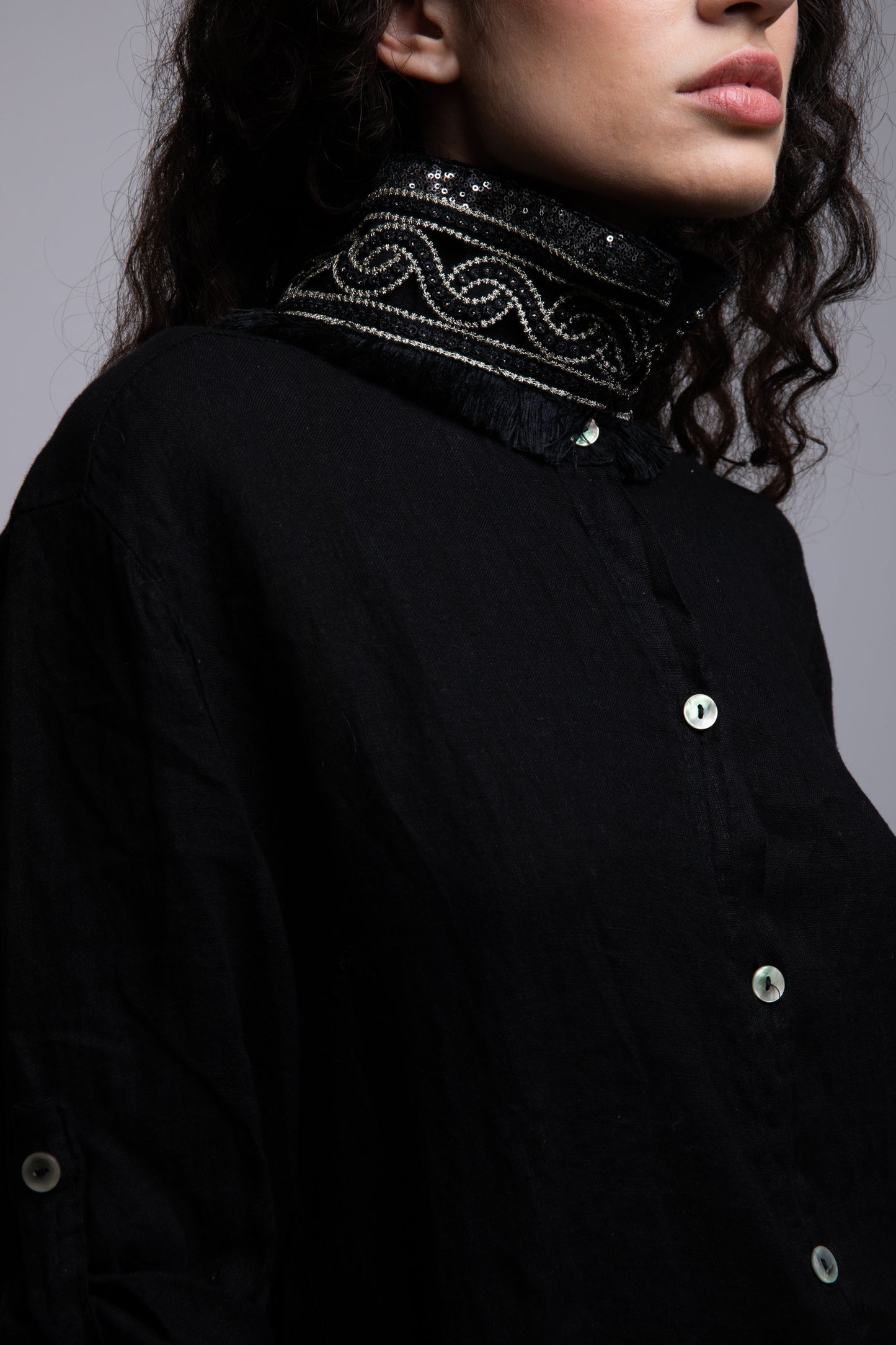 DSM.194 Black linen tunic shirt with collar embroideries