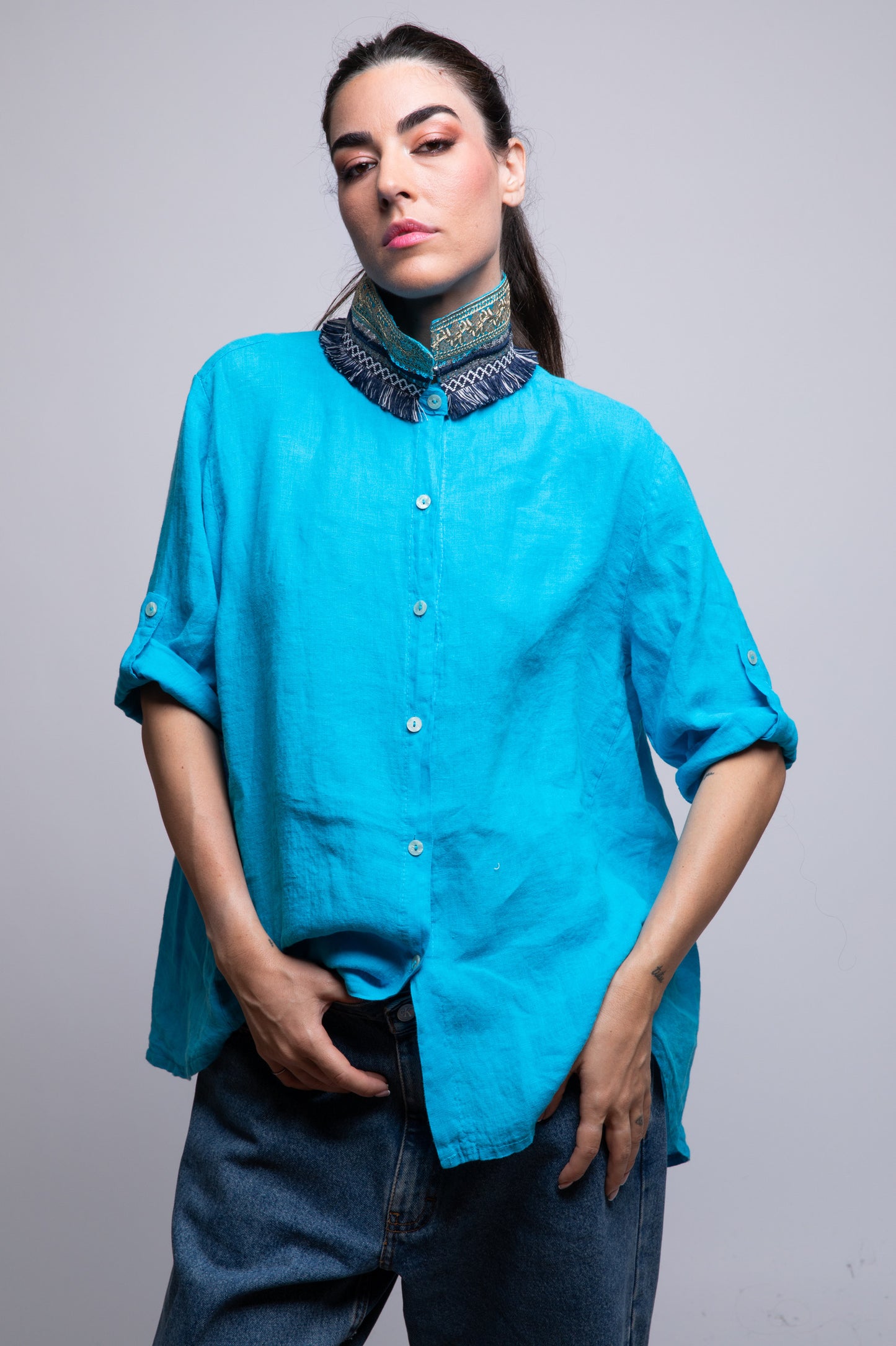 Dsm.195 Turquoise linen tunic shirt with collar embroideries.