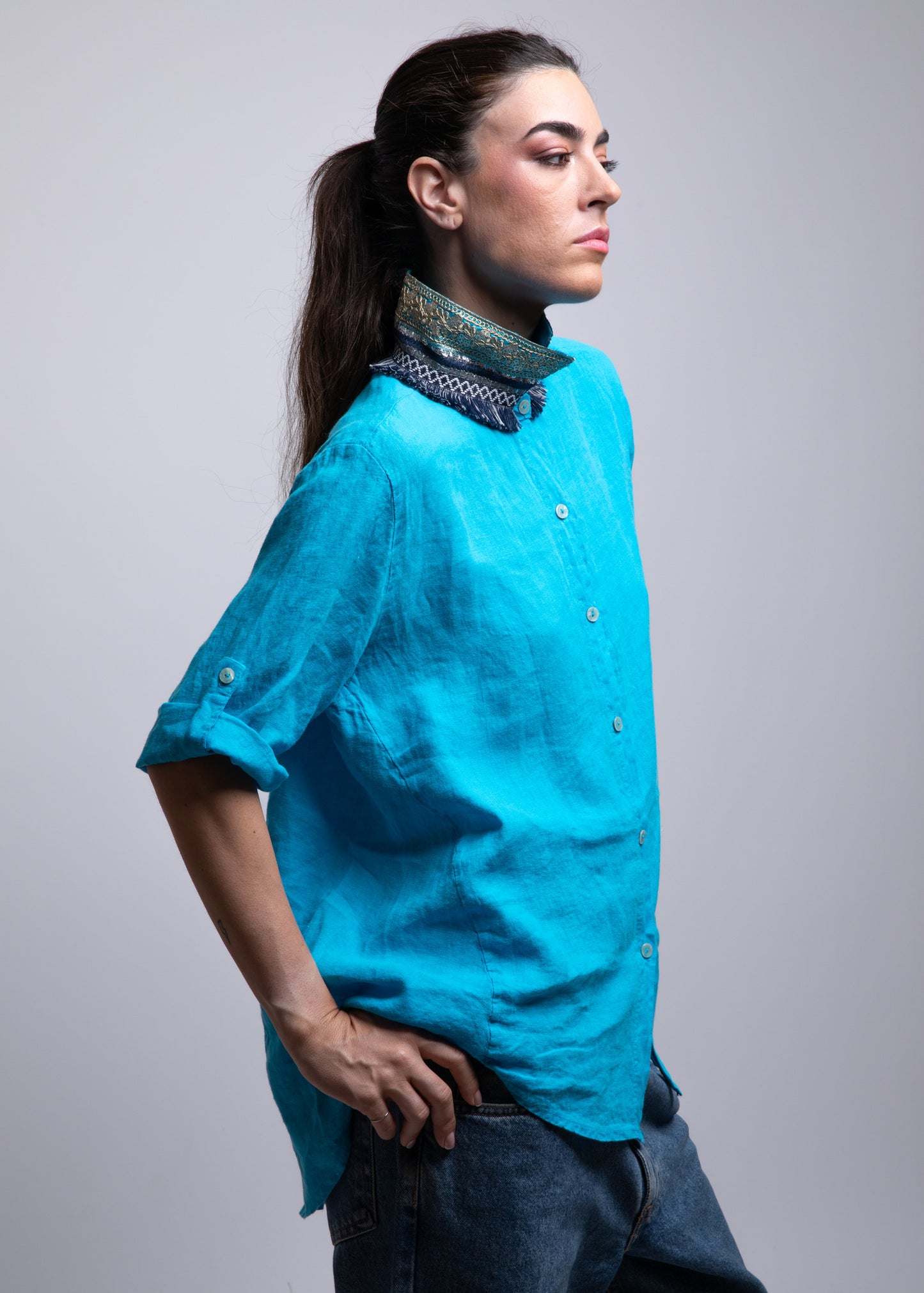 Dsm.195 Turquoise linen tunic shirt with collar embroideries.