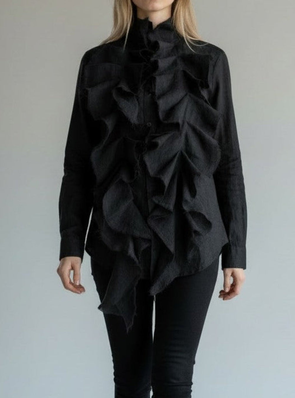 Person wearing a black linen ruffled 